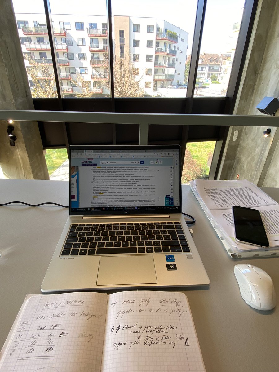 EverGreenPetra's tweet photo. Dneska mám štěstí na kolegyni v #cafeoffice. 😊
Obě tu sedíme, tvrdě pracujeme a OBĚ si broukáme písničky, co nám tu pouští.🥰
Konečně nejsem za exota! https://t.co/Rbnwu78K6V