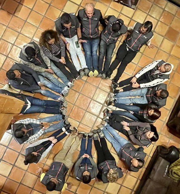 Para elevar Tus estándares de Vida hay que estar presente y enfocado conscientemente en 3 cosas : Empatía , Gratitud y Generosidad .  @serviazgo
@compartamosbancomx  #compartamos 
@gentera_mx  #Gentera 
@comunidadcompartamos 
@fundacioncompartamosmx
https:facebook.com/CompartamosBan…