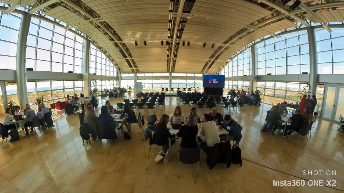 CIDA_gva's tweet photo. 🚀@CIDA_gva de @GVAeducacio 👩🏫en ple IDEAthon Digital 🖥️i Sostenible 🌲a @GVAddigital amb profesorat participant de tota la @c_valenciana. Treball en equip, 💡idees, #innovacio, #digitització i #sostenibilitat. #FPValenciana #FPPrimetaopcio #SempreFP https://t.co/HNasW3ZkTv