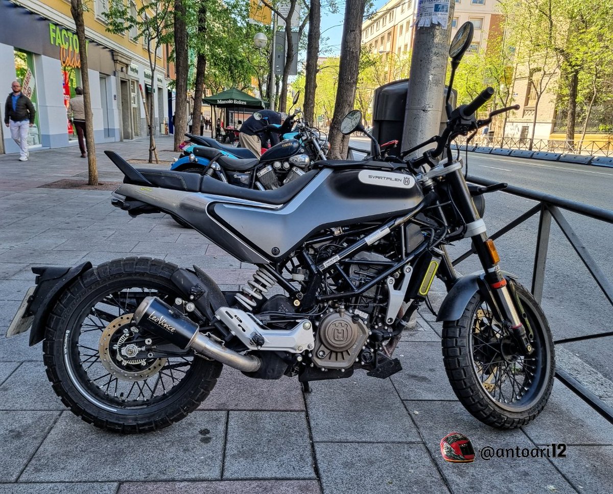 antoari12's tweet photo. Motos en la calle-163 #2023PrimaveraMadrid🌦️ Bikes on the street -163 #2023SpringMadrid🌤️ #husqvarna #husqvarnabikes #svirtpilen #svirtpilen125 #Husqvarnasviertpilen125 #bikes #bikes4life #bikesonthestreet #bikespassion #motosenlacalle #Ilovebikes #Ilikebikes #streetbikes https://t.co/JRN0eMRSyJ