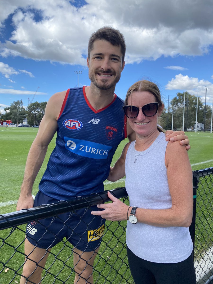 demonfan's tweet photo. Dees training 🔴🔵 https://t.co/UlTSK8ijiI