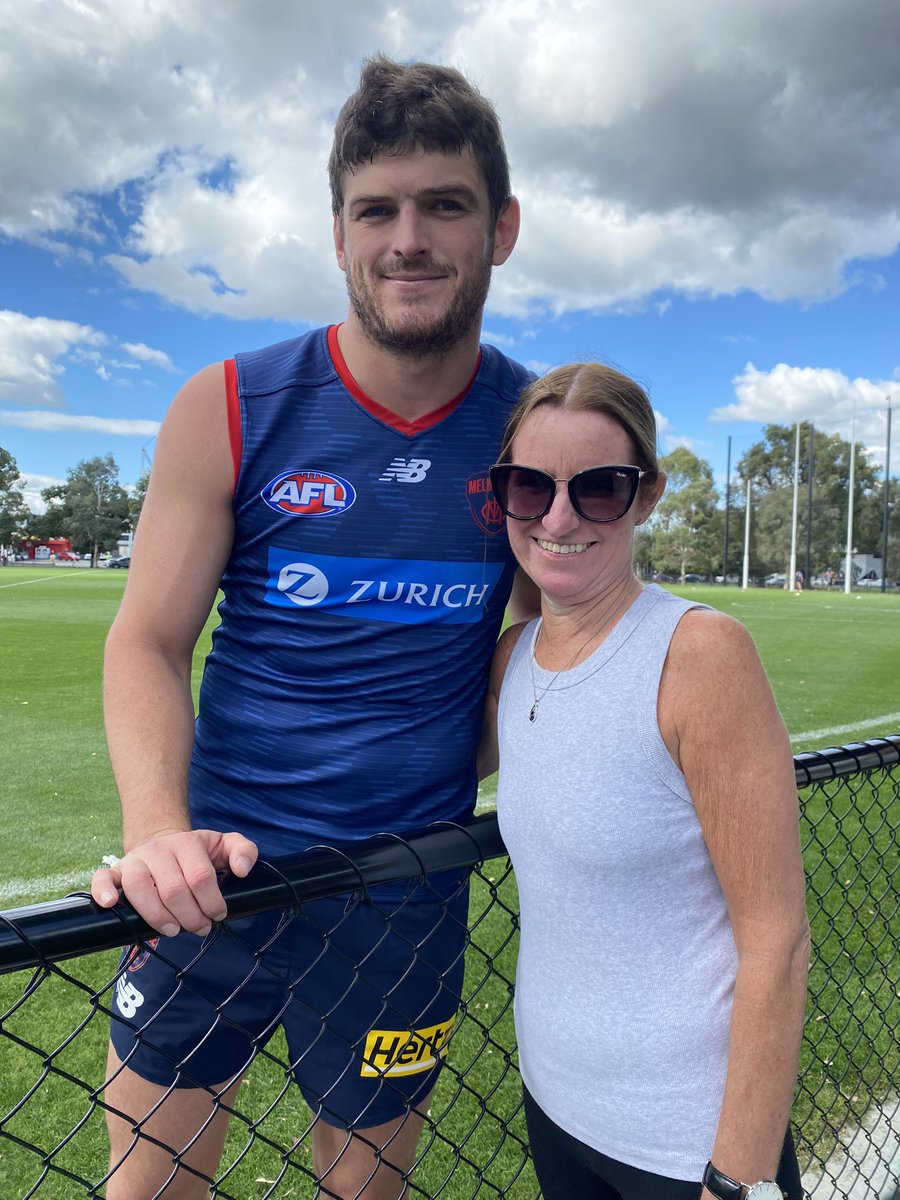 demonfan's tweet photo. Dees training 🔴🔵 https://t.co/UlTSK8ijiI