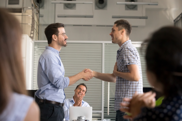 germaocruz's tweet photo. Cómo puedes motivar a un top performer cuando no puedes promocionarle? #FutureofWork https://t.co/ZfqHVI4sC4 https://t.co/h1wWGO3JaW