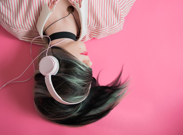 «Ojalá uno pudiera meterse dentro de una canción y que esta le llevase de vuelta a aquel momento tan único de su vida. Tendrían que inventarlo de manera urgente».

Y tú, ¿qué canción elegirías?