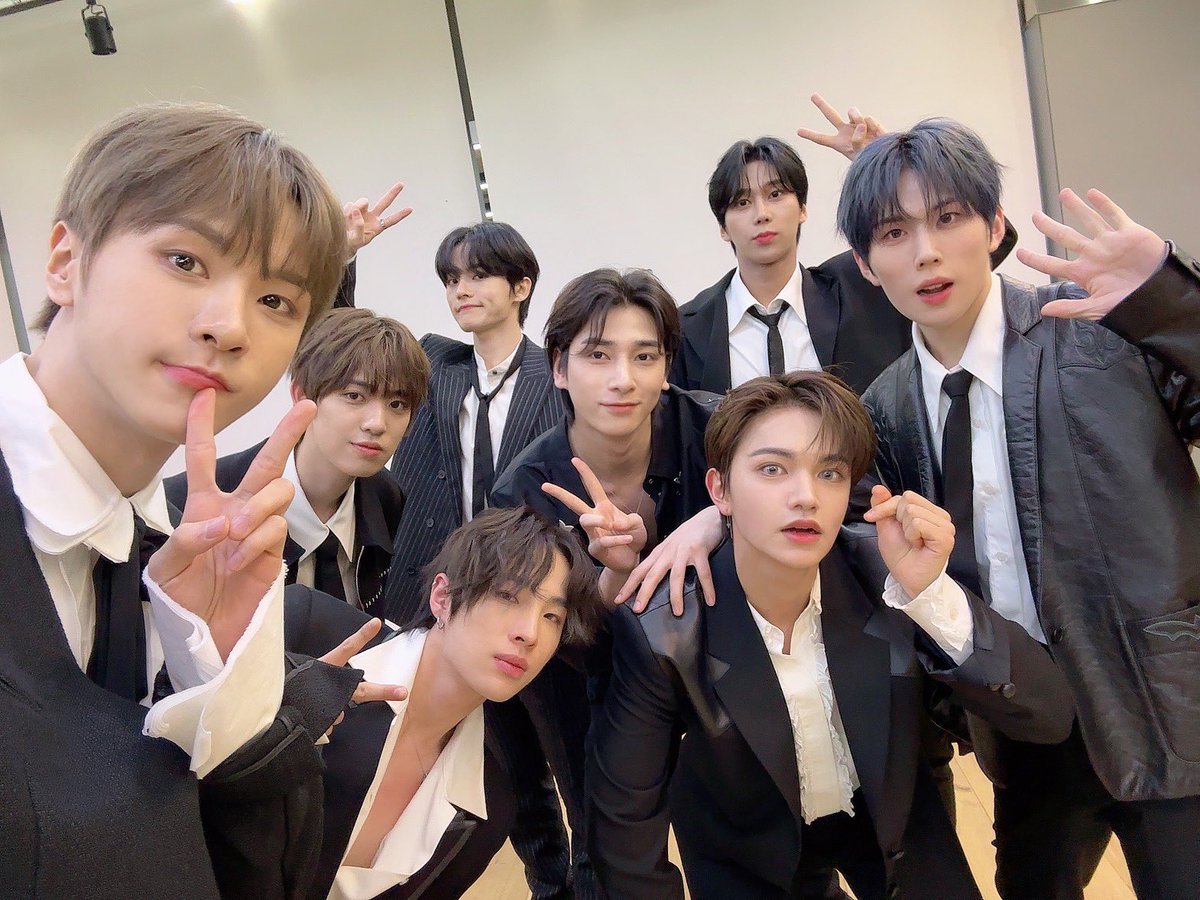 MY_BAE173's tweet photo. FINAL PEAKTIME LIVE

📆19/4/23 (TODAY)
⏰8:50pm kst (7:50pm myt)

🔗https://t.co/nkqQ1pCUJx 
🔗 https://t.co/SCCxlrNTcr 

🍀Wishing all the best to 팀13시🍀

#PEAKTIME #BAE173 #팀13시 https://t.co/zsZtKnTL4b