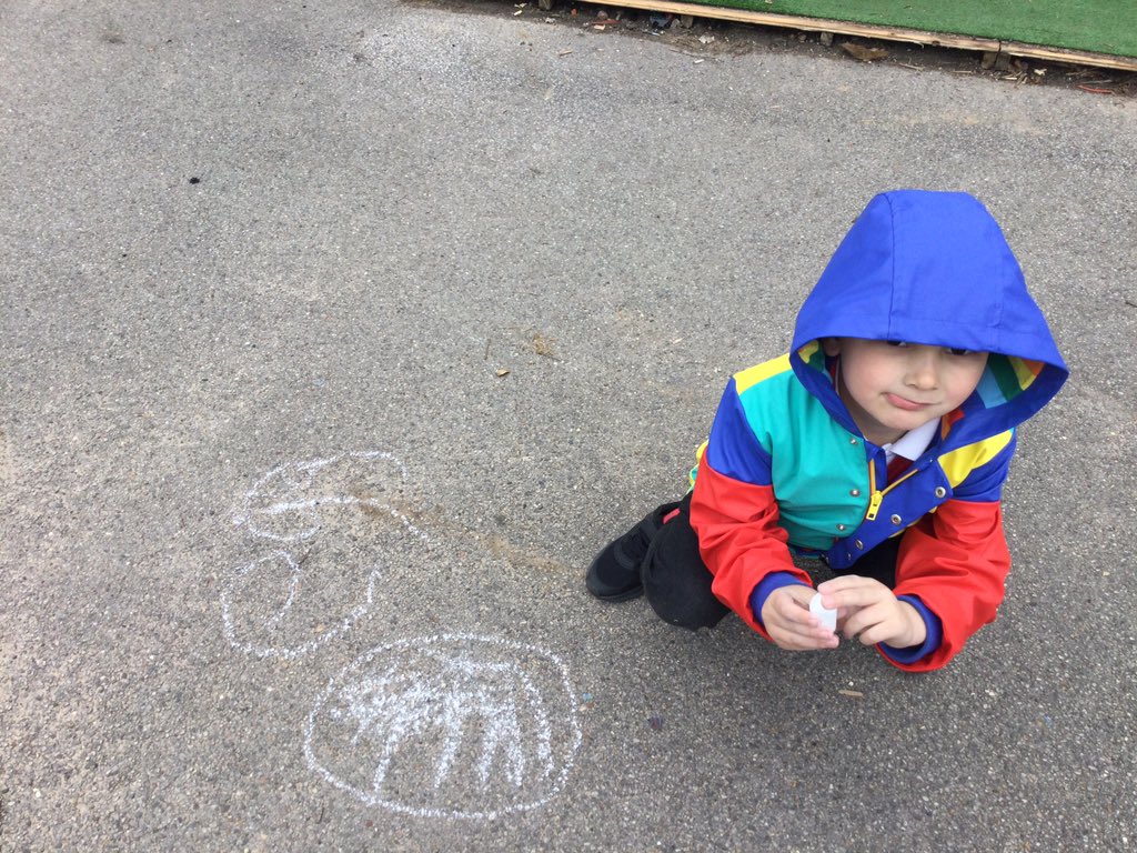 WMPrimaryF2's tweet photo. Busy drawing outside. #ChalkFun https://t.co/4O8rggljSo