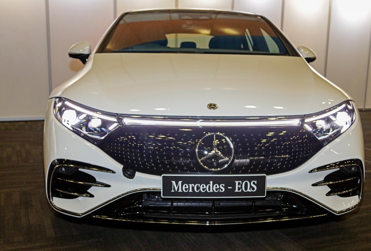 dstigovza's tweet photo. Some of the Electric Vehicles on exhibition at the Powering Alternative Mobility Indaba taking place 19-20 April 2023 at the Durban ICC. Here is the EQS and EQB EV's by Mercedes Benz South Africa
#PAMIndaba #eMobility #AlternativeMobility2023 #MakingSureItsPossible https://t.co/SfKDe4hmYD
