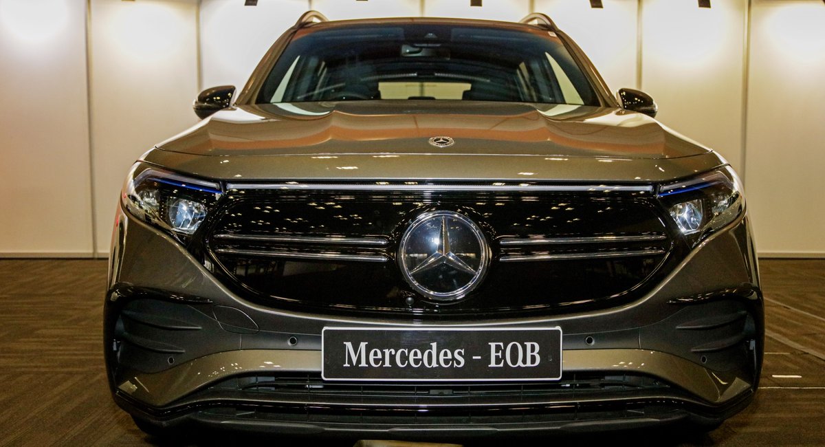 dstigovza's tweet photo. Some of the Electric Vehicles on exhibition at the Powering Alternative Mobility Indaba taking place 19-20 April 2023 at the Durban ICC. Here is the EQS and EQB EV's by Mercedes Benz South Africa
#PAMIndaba #eMobility #AlternativeMobility2023 #MakingSureItsPossible https://t.co/SfKDe4hmYD