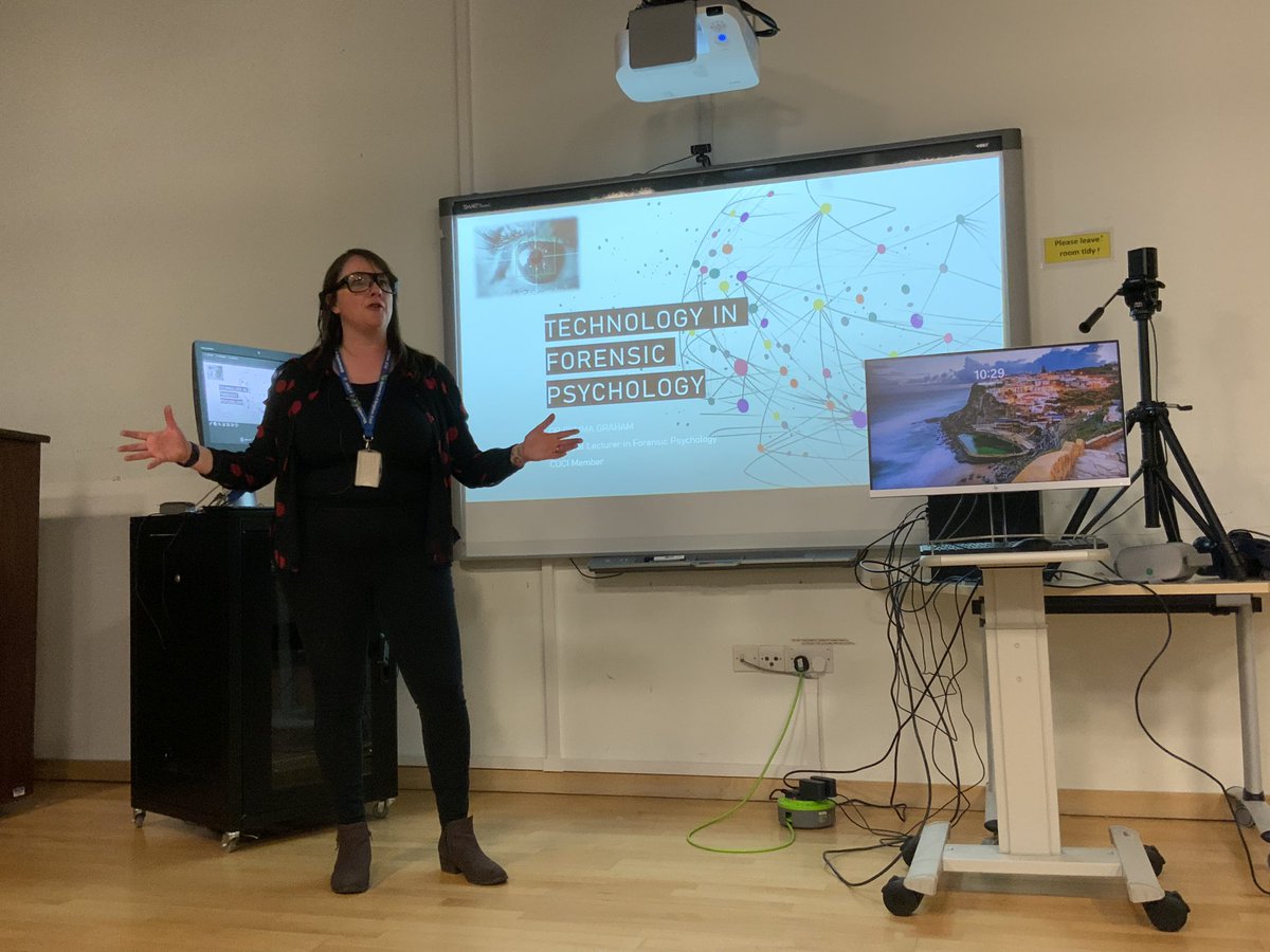 Excited to have such an interdisciplinary group of researchers here today for our <a href="/CDCI_Brighton/">Centre for Digital Cultures and Innovation</a> #digitalinsights workshop #VR #wearableEEG #eyetracking Huge thanks to @DrGemmaGraham and <a href="/PsychBrighton/">Dave Harley</a> for leading us through today.