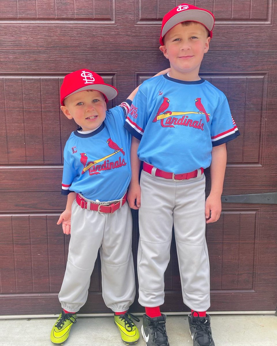 MrsComptonLEES's tweet photo. ⚾️ ⚾️ delayed post. The best opening day! 💙❤️ https://t.co/2uxnMOitDD
