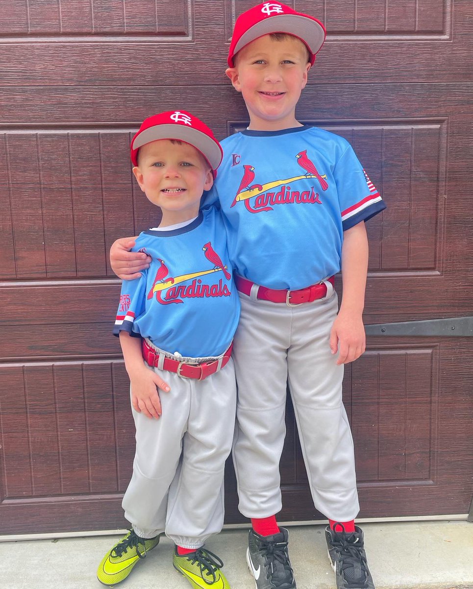 MrsComptonLEES's tweet photo. ⚾️ ⚾️ delayed post. The best opening day! 💙❤️ https://t.co/2uxnMOitDD