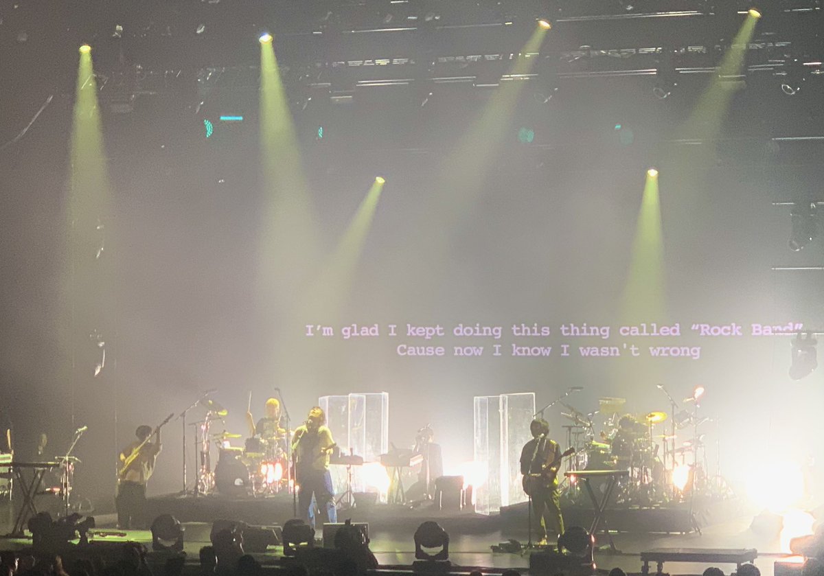 nc_rn733's tweet photo. RADWIMPS North American Tour 2023 in Los Angeles🇺🇸

原点回帰。
私の人生の伴侶であり生きる原動力の最愛のロックバンドにアメリカで会えた🌹ありがとう、愛してるよ！

#radwimps #RAD_NAtour2023 https://t.co/bn7jmYRzMr