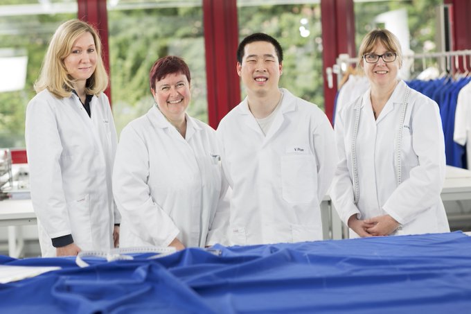 MEWA_FR's tweet image. Le développement de nos vêtements de travail est toujours orienté vers la qualité et la durabilité. Les nouvelles collections sont conçues dans notre propre service de développement de vêtements de travail et de protection. #Mewatm #textilsharing mewa.tm/3boVXMk