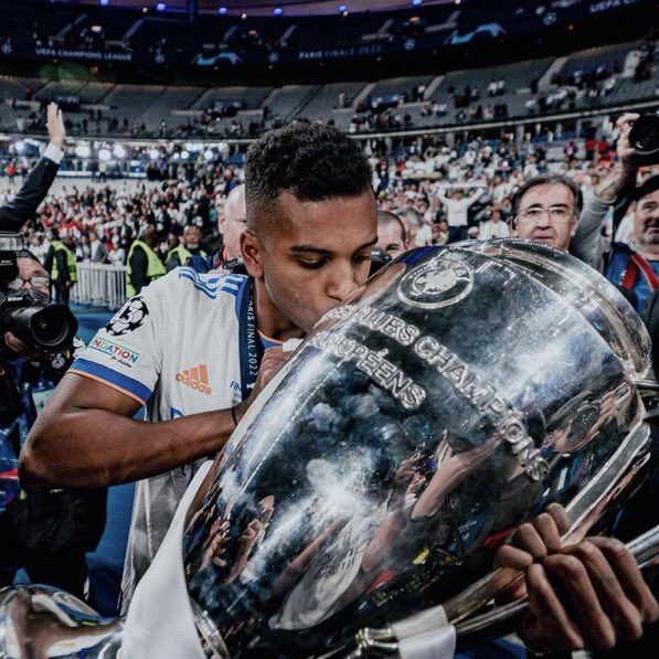 En más de 100 partidos de liga lleva 12 goles pero es vestir la blanca en Champions y transformarse con 15 en 37, sólo los que viven en nuestra locura pueden entenderlo.