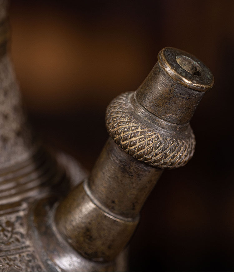 jackree88's tweet photo. Early Qing Dynasty floral pattern bronze army holding pot

View auction details, art exhibitions and online catalogs; and collections of contemporary, impressionist or modern art, #Asian antiques #Chinese art.

https://t.co/S9HsxWLfOv

#artauction #liveauctioneers https://t.co/ZULNBVDmxv