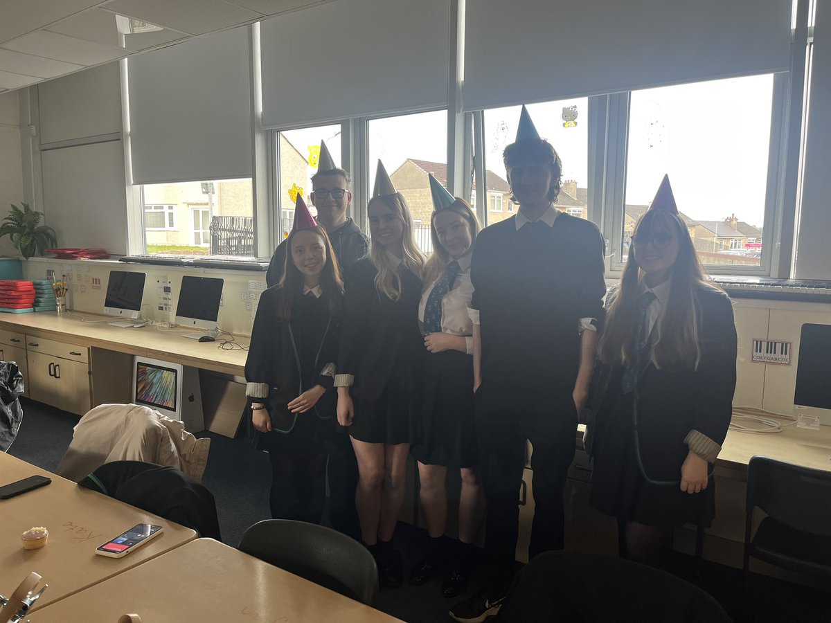 MissPooleMusic (@misspoolemusic) on Twitter photo Last lesson with my lovely H/AH S6’s was a goodie! Good luck with your exams and I’ll miss you all! 🥰🙌🏻 🎶 🍰 🎈 <a href="/KPSSPerformArts/">KPSS Performing Arts</a> Last lesson with my lovely H/AH S6’s was a goodie! Good luck with your exams and I’ll miss you all! 🥰🙌🏻 🎶 🍰 🎈 <a href="/KPSSPerformArts/">KPSS Performing Arts</a>