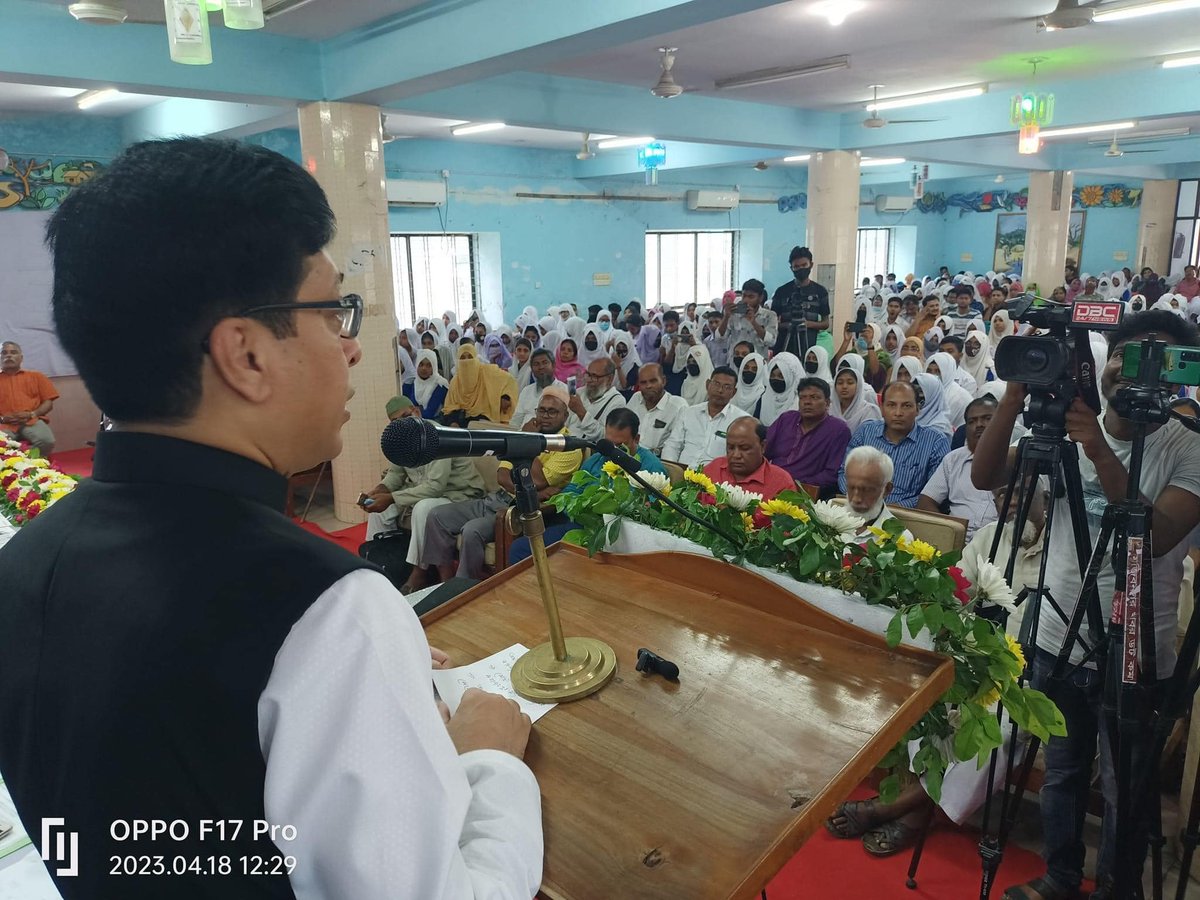 FarhadHossainMp's tweet photo. স্মার্ট বাংলাদেশ গঠনে মাননীয় প্রধানমন্ত্রীর উপহার হিসেবে নবম ও দশম শ্রেণীর মেধাবী শিক্ষার্থীদের মাঝে উপহার হিসেবে ট্যাব বিতরণ https://t.co/59SnC6ig2b