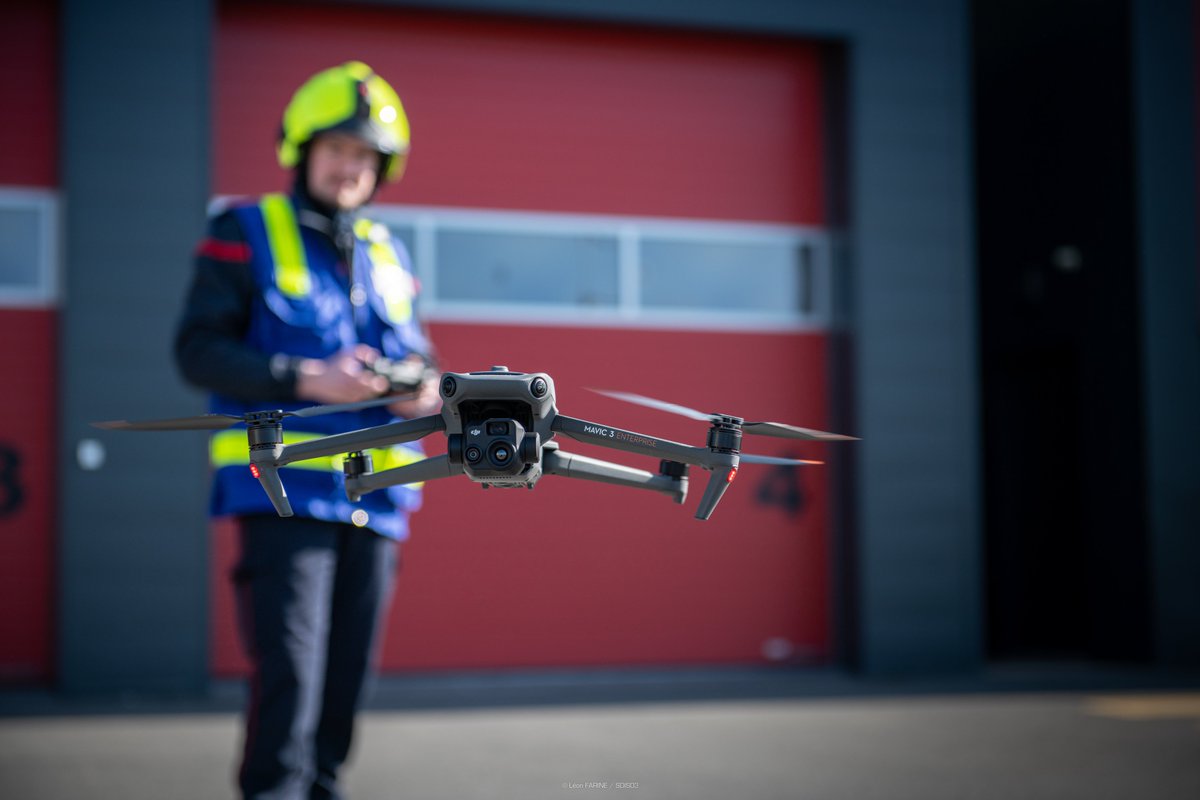 Pompiers03's tweet photo. [ #DRONE ]
📷Composée de 5 télépilotes l'unité drone du SDIS est une aide précieuse sur de nombreuses interventions. Retour en images sur leur dernière FMPA : https://t.co/E2at27BYwM