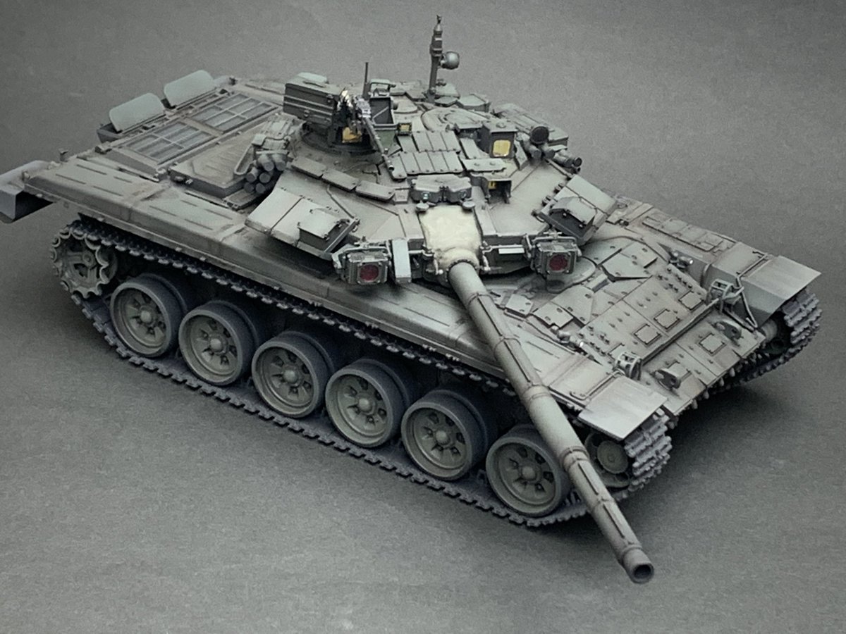 6iT6o0glKbjNxRX's tweet photo. ズベズダのT90Aウェザリング施し完成にしますが後から足回り中心にもう少しウェザリング加えるかも
作るのも塗るのもめちゃくちゃ楽しいキットでした♪
#ズベズダ #T90 #T90A https://t.co/BRnoybFGC7