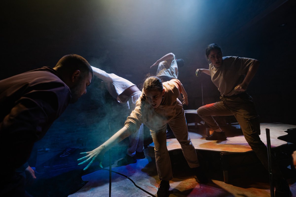 TaraTheatre's tweet photo. 💥 FIRST LOOK at 'DNA' ahead of press night tonight! 💥

Don't miss this thrilling and evocative piece @TaraTheatre 18-22 April!

🎟️ https://t.co/xlXFdSZQZ0

📸 @_he_photo https://t.co/yb6Gva6KJu