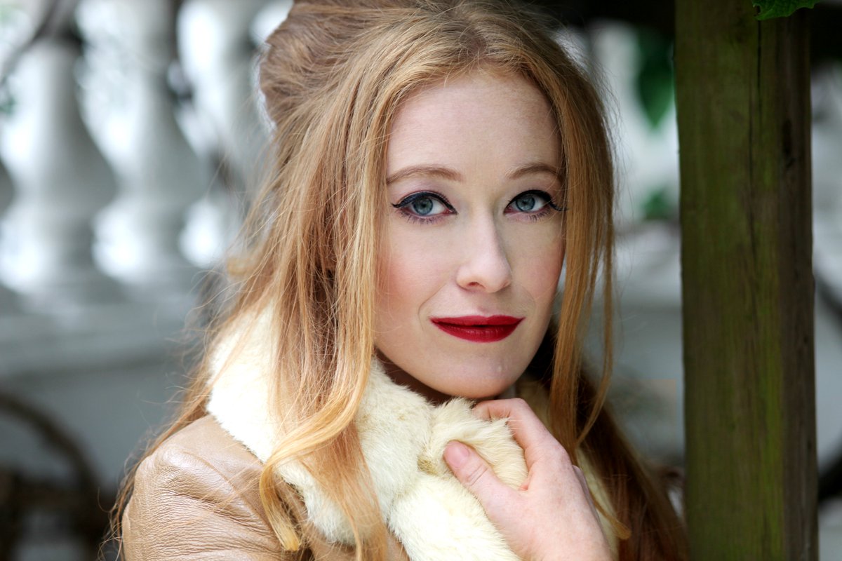 CtmSimply's tweet photo. Happy birthday to Victoria Yeates #callthemidwife #VictoriaYeates https://t.co/VVjQYwrUBI