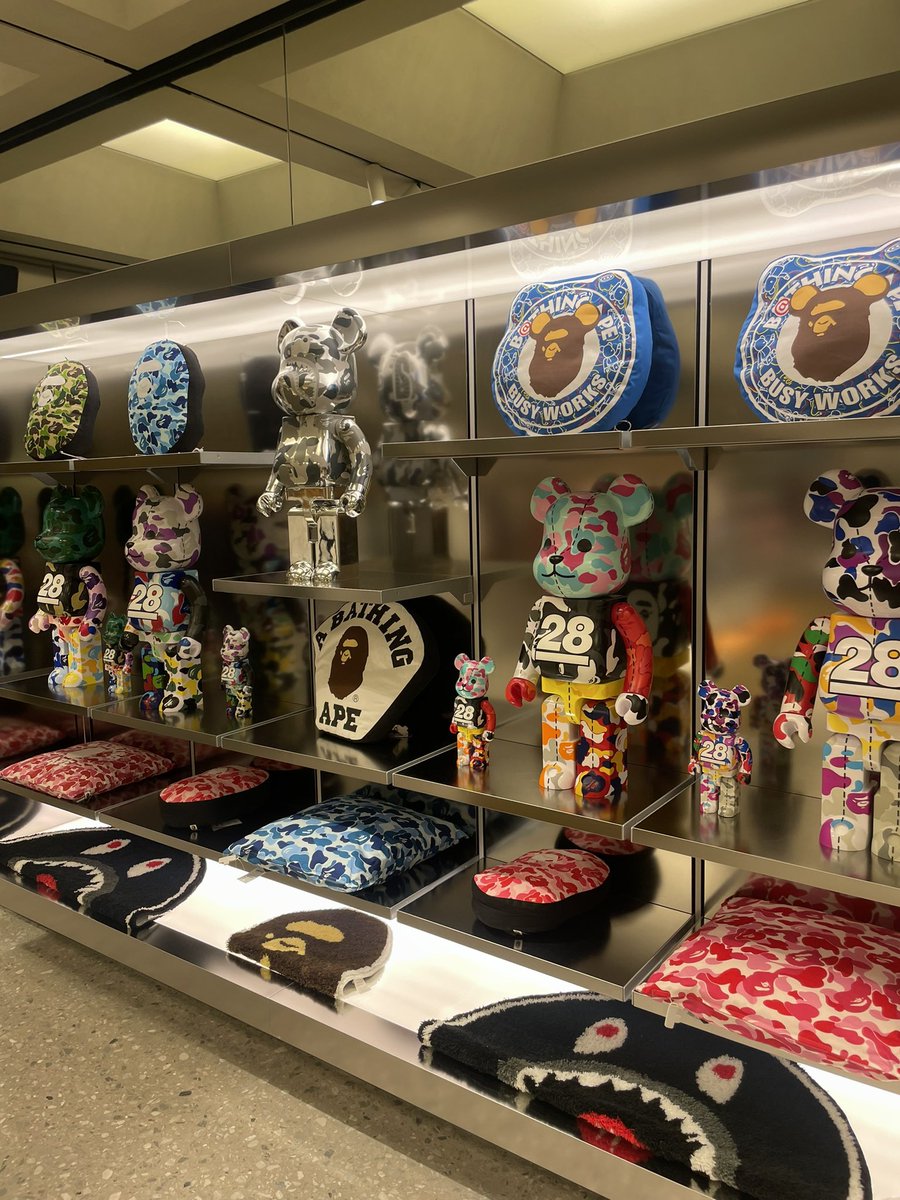Supreme4885's tweet photo. 못참지 못참지🛍🛒 #bape #BAPE #부산 https://t.co/UbzNfMLjoL