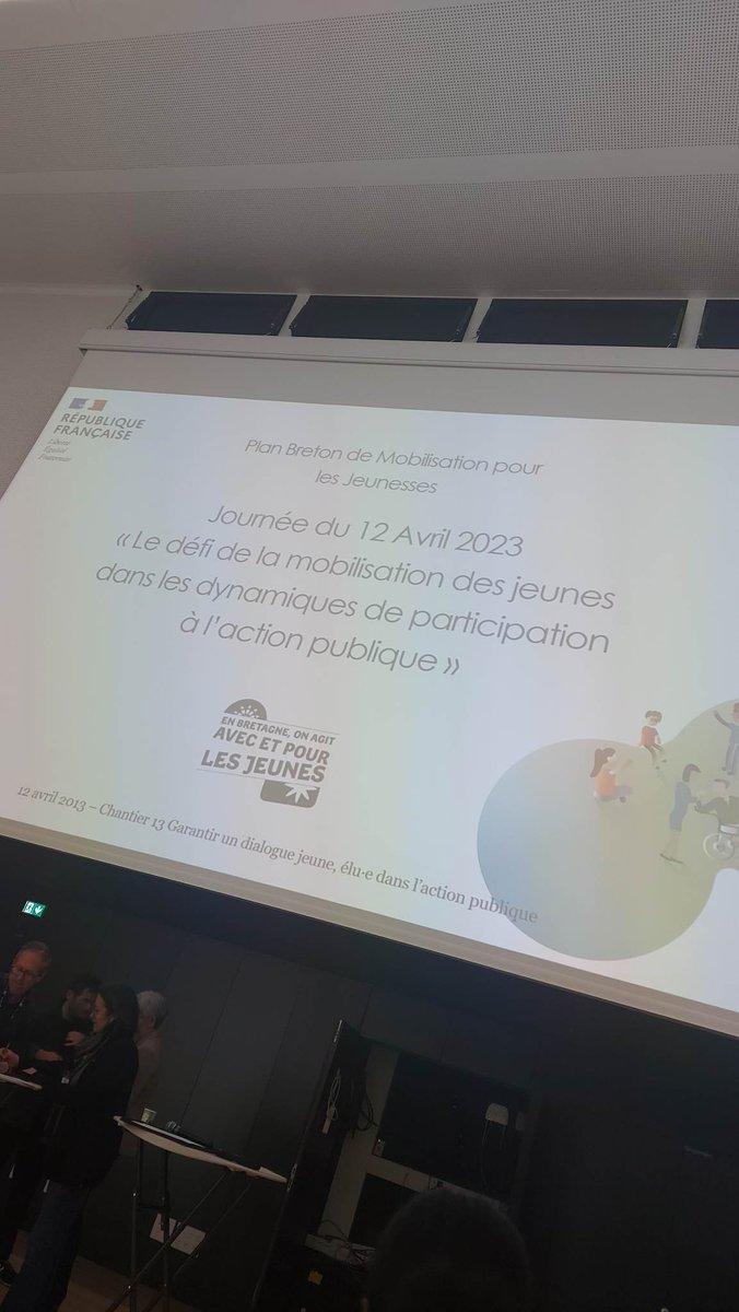 "Chantier 13 : Le défi de la mobilisation des jeunes dans la dynamique de participation à l'action publique" à Landévant organisé par la Région Bretagne,  il y a temps de chose à faire, les possibilités sont infinies !

#defi #pontivy #codev #jeunesse #demain