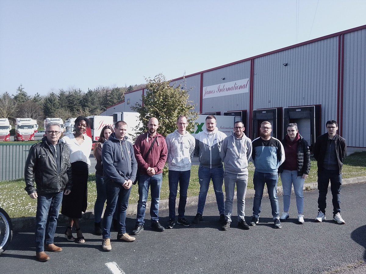 Descham00723062's tweet photo. 😀C'est la rentrée pour 8 candidats au Titre professionnel conducteur sur porteur à Nassandres aujourd'hui !
Un précieux travail de collaboration avec @RegionNormandie @AFTRAL pour permettre à ces candidats d'obtenir une qualification proche de chez eux ✅ bonne chance à eux 😉 https://t.co/XtNgsY1Mvw