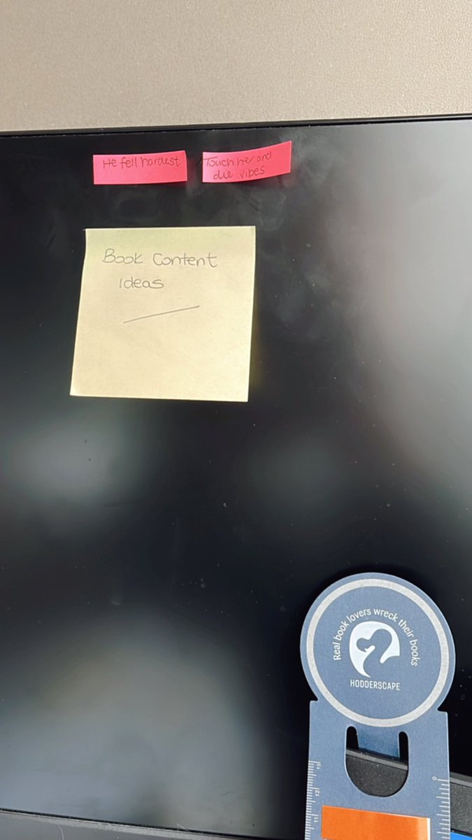 Bookslovereade1's tweet image. Multitasking at its finest 🤣 does anyone else do this? 

#booktwt #BookTwitter #bookcontent