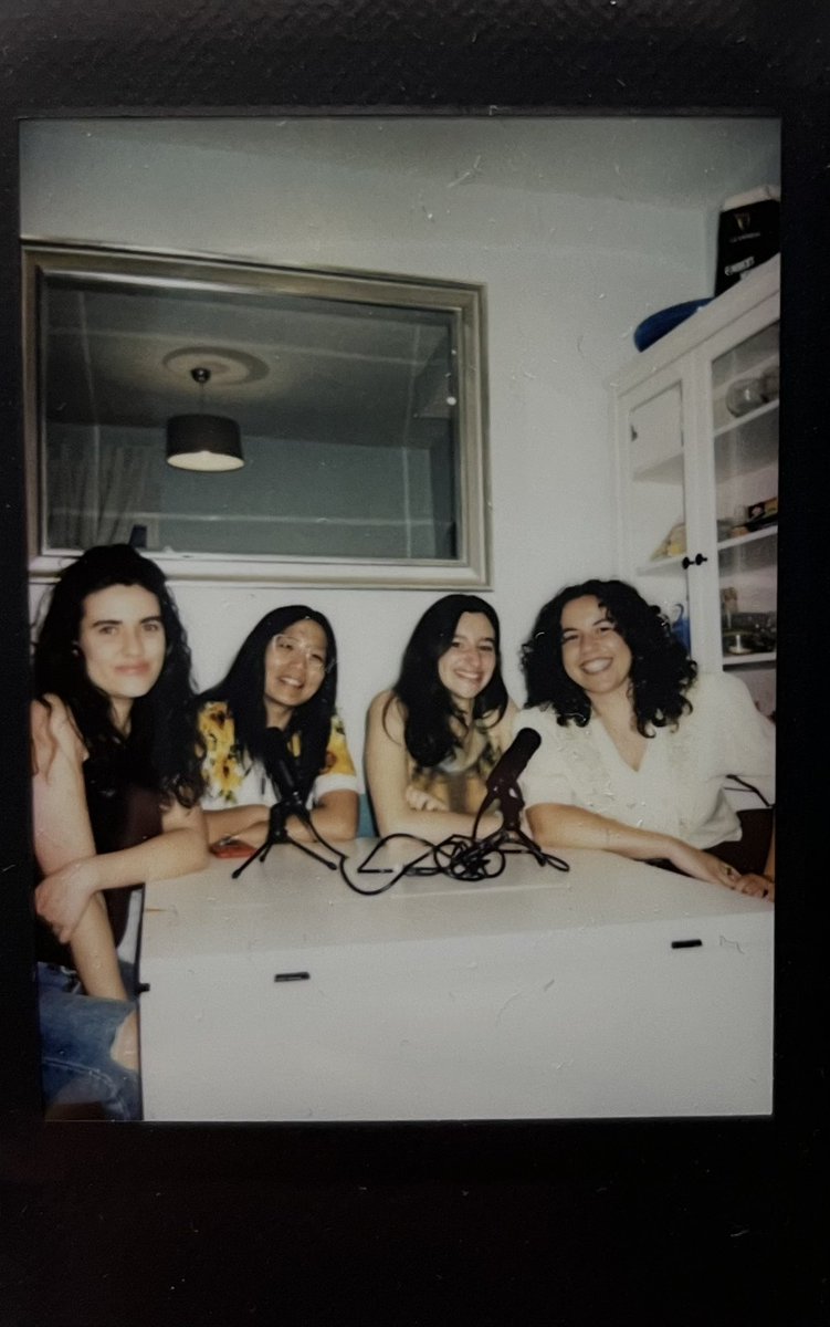 Adriana debuta en Experiencia Z contándonos cómo es su atípica familia: sus padres son amigos pese a haberse divorciado hace años y ambos tienen novio, por lo que ella tiene dos padrastros. Y Luz vuelve para hablarnos de su adopción.