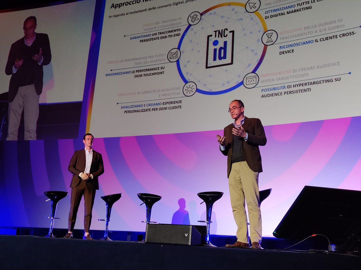 Engage_Magazine's tweet photo. Come conciliare targeting multicanale e reach nell'era cookieless? La risposta di Franco Milazzo di TheNewCo e Davide Raimondi di DbShaper sul palco del #programmaticday https://t.co/i8IX5LUGr6