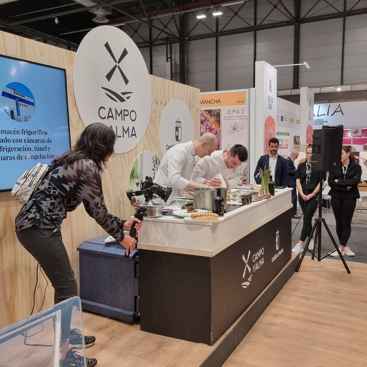 sitioparapostre's tweet photo. Cocina en vivo y degustación a cargo de la empresa Cárnicas @torrecaza 
@campoyalmaCLM #SG23 https://t.co/69P3rbtIUe