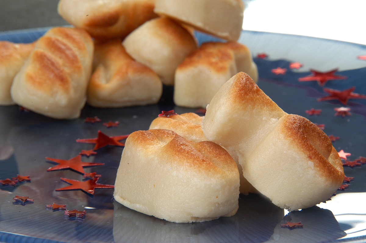 Balansiya1's tweet photo. Ruperto de Nola da las recetas de bastantes dulces de origen árabe: "almendradas", "mazapanes", "empanadas de azúcar fino", "#toronjas de #Xátiva", aparte de otras de origen morisco que recoge la literatura de esta época (siglos XVI y XVII). https://t.co/D9iKQAI02Q