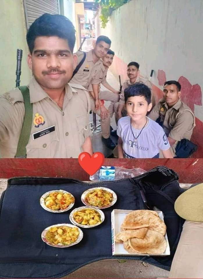 VikashMohta_IND's tweet photo. सनातनी संस्कार ❤️

प्रयागराज में हाल ही में हुई घटना के बाद बेहद तनाव की स्थिति की वजह से धूमनगंज इलाके की पूरी दुकानें बंद थी, इस दौरान ड्यूटी पर तैनात सिपाही आकाश यादव और उनके साथी मोहल्ले में ड्यूटी दे रहे थे। एक बच्चा अपने घर पर बनाए भोज लेकर इनके बीच पहुंचा। बच्चे के द्वारा भोजन दिए जाने से तैनात सिपाही बेहद खुश नजर आए और उन्होंने यह वाक्या इंटरनेट पर साझा करते हुए Aakash Yadav जी ने लिखा कि 
✍️ आज (दिनांक 16अप्रैल को) सुबह से धूमनगंज प्रयागराज में ड्यूटी कर रहा था, बाजार बन्द था, दोपहर में छोटा बालक #यश हम लोगों के लिए घर से खाना बनवा कर ले आया। इस बच्चे का पुलिस में प्रेम देखकर दिल खुश हो गया। #JayHind 🇮🇳