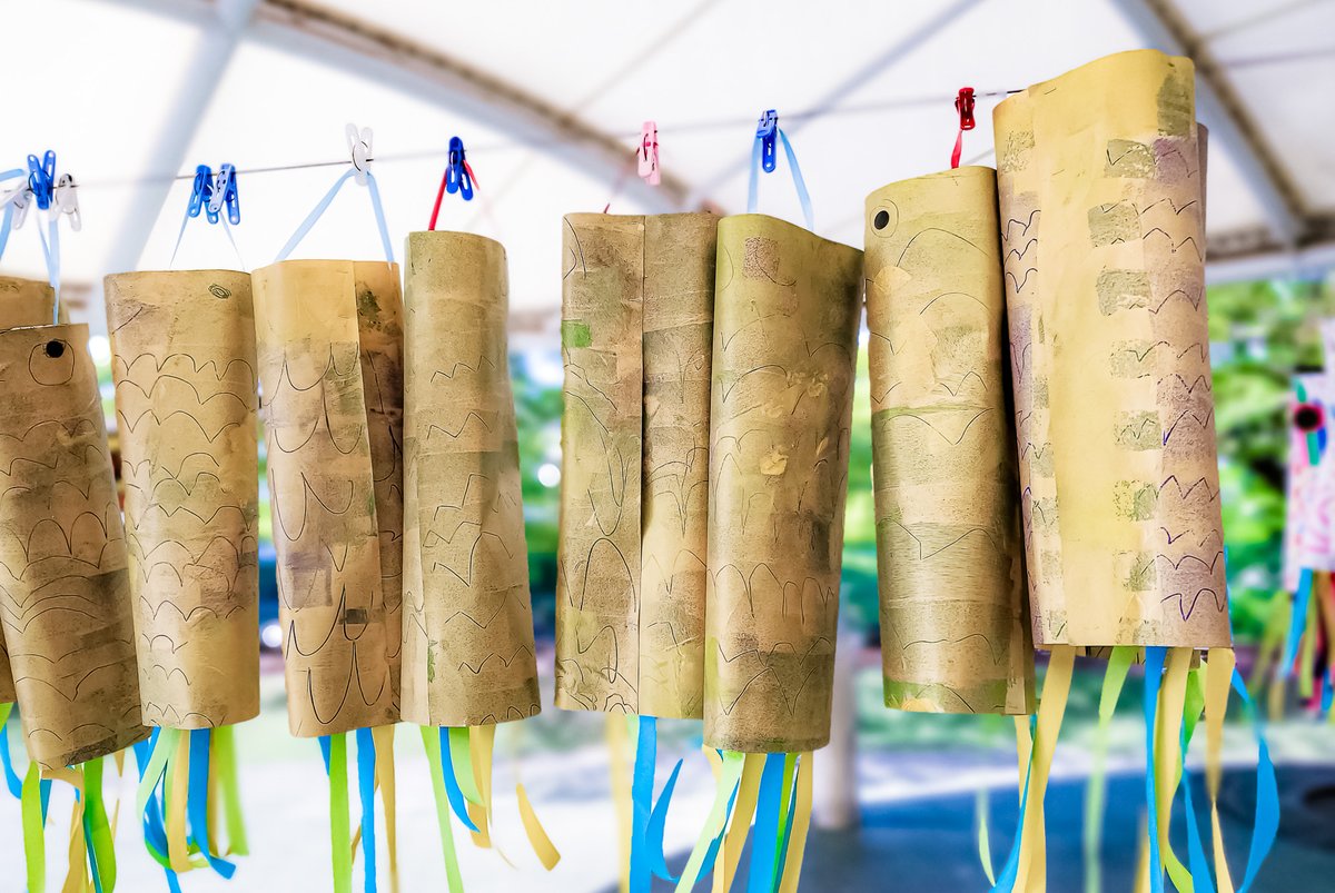 lfitokyo's tweet photo. DES #CARPES EN PAPIER EN #MATERNELLE
Les maternelles du #LFITokyo ont célébré la #journéedesenfants en confectionnant de superbes carpes en papier #koï en #japonais.
Cette #tradition fait partie de la fête de #Kodomonohi, un #jourférié célébrant tous les enfants.
1/2
@aefeinfo https://t.co/lHwAx4Pwqt