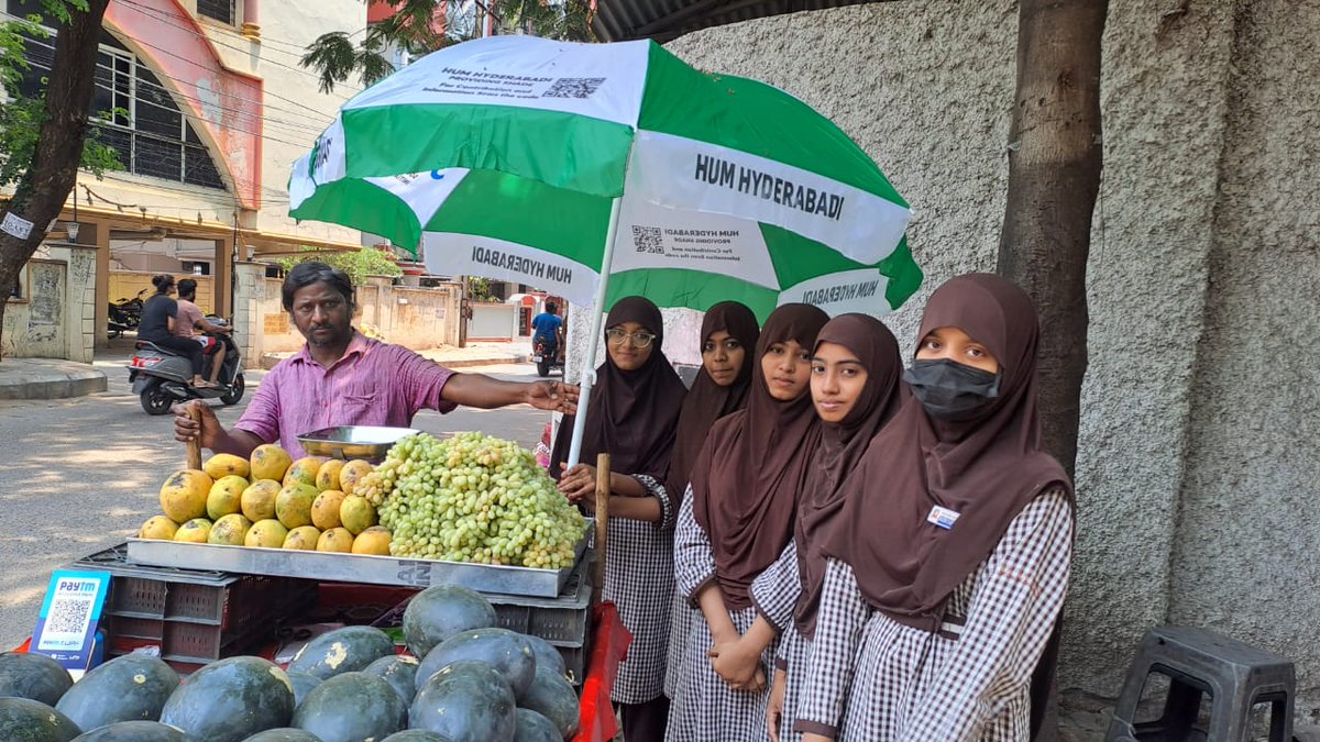 SDIF_India's tweet photo. Day 2 of distribution done by Millat school students and other volunteers.Its heartening to see these young people most of them fasting braving the heat themselves to provide shade and gift these umbrellas. Comnent to Donate or volunteer. @charan_tweetz
@serish @syedmohammedd https://t.co/mI62qaxstU