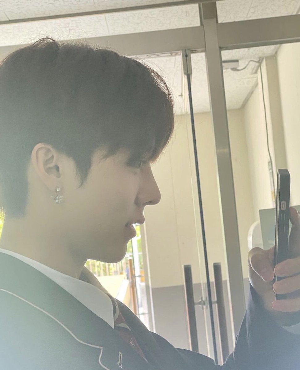 dearwoojay's tweet photo. pov: woochan as your campus bf 💐 https://t.co/Fng0mm9zqs
