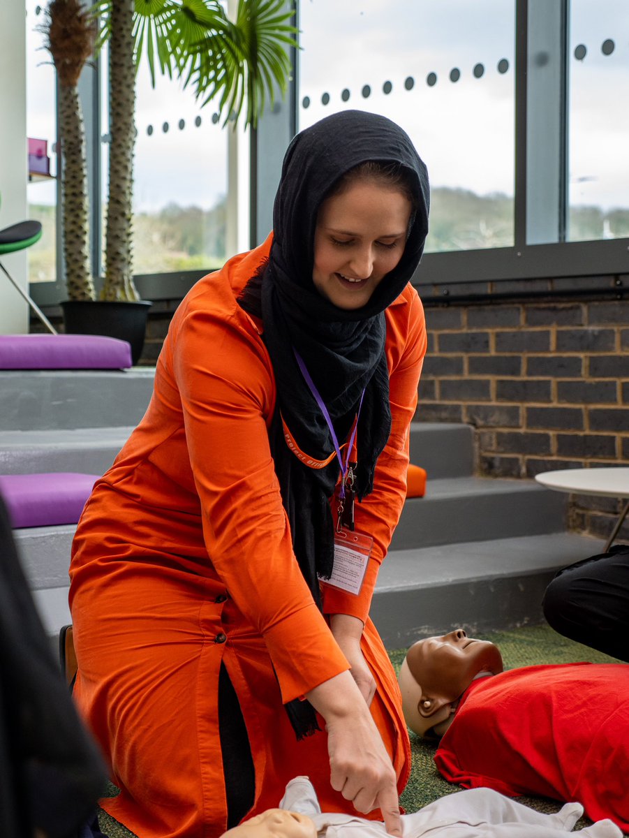 LutonSteps's tweet photo. Our team had a blast yesterday at @LutonSixthForm delivering First Aid training to a group of their students. A huge thank you to our trainer Lawrie Symons for his interactive and comprehensive session! #WeStepUp https://t.co/ZPxL2tZZWt
