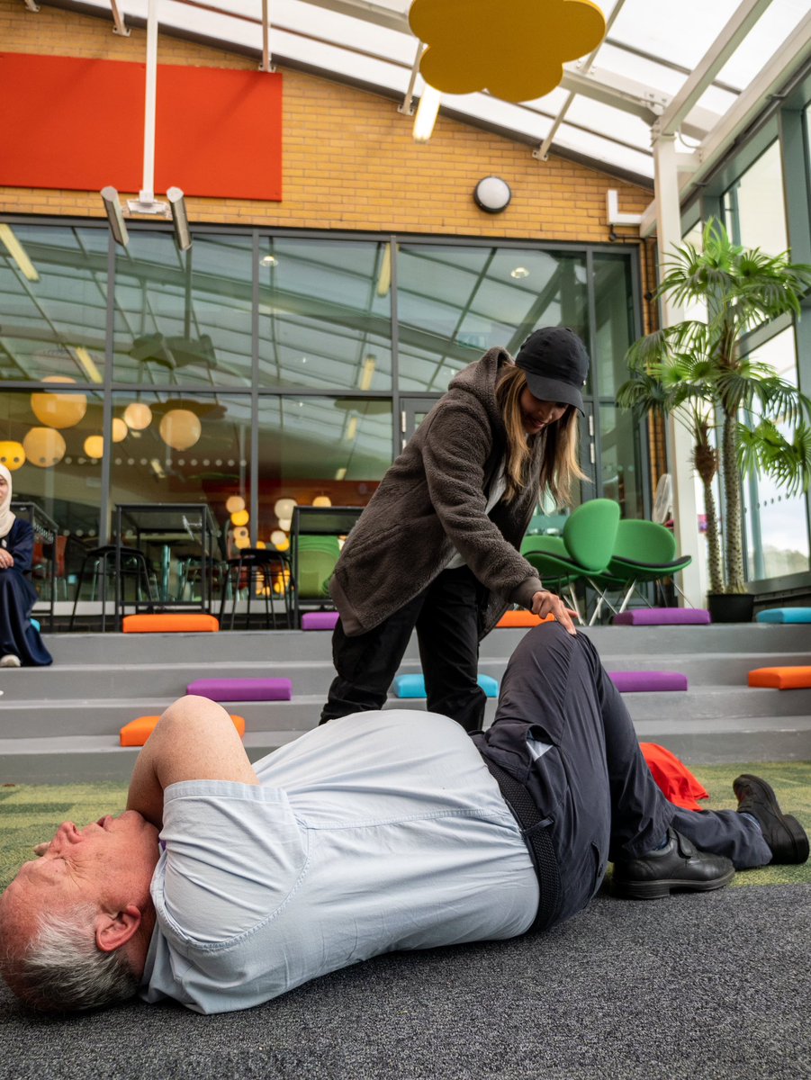 LutonSteps's tweet photo. Our team had a blast yesterday at @LutonSixthForm delivering First Aid training to a group of their students. A huge thank you to our trainer Lawrie Symons for his interactive and comprehensive session! #WeStepUp https://t.co/ZPxL2tZZWt