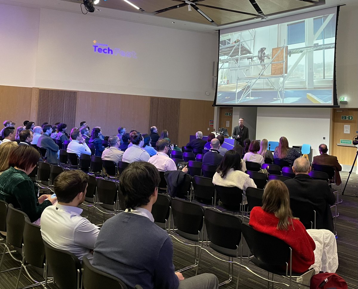 . <a href="/spenley/">Spencer Kelly</a> discussing the rise of the robots…including one that hunts jelly fish #GlasgowTechFest