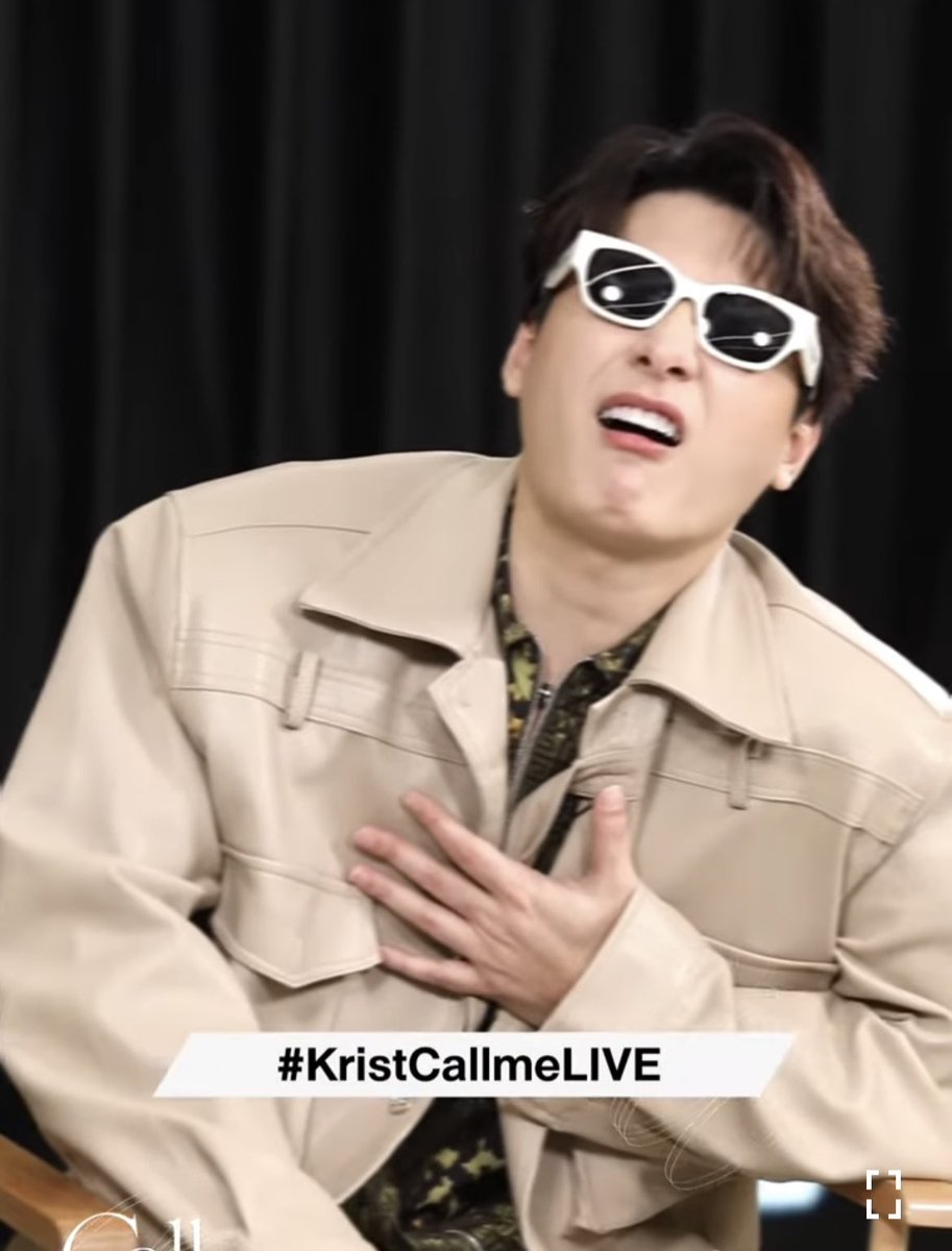 3000_cheese's tweet photo. クリスが傷ついた時…
いつ電話くるかなーの時…
#KristCallMePressTour
#KristCallmeLIVE
#RISERMUSIC
#KristPerawat https://t.co/RtghyT4Csm