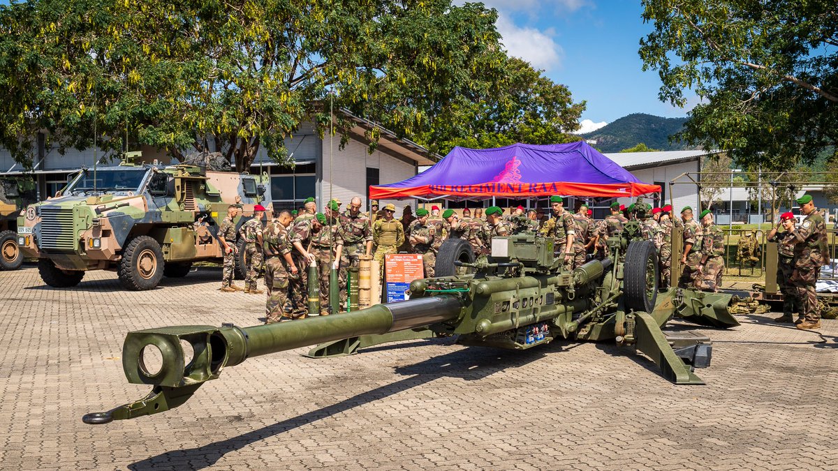EtatMajorFR's tweet photo. #MissionJDA | #LeSaviezVous ? Les soldats du groupement tactique embarqué s’entraînent avec des militaires de l’@AustralianArmy 🇦🇺.
3 jours d’exercices conjoints pour partager les savoir-faire et renforcer l’interopérabilité des deux armées 🤝🇦🇺🇫🇷 https://t.co/v8t3SZpoH7