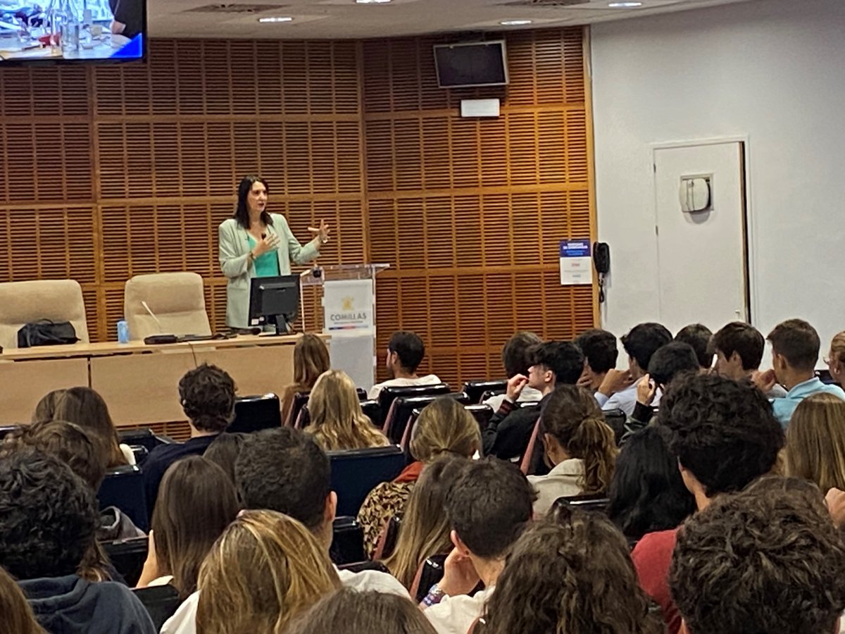 ICADE Facultad CCEE tweet media