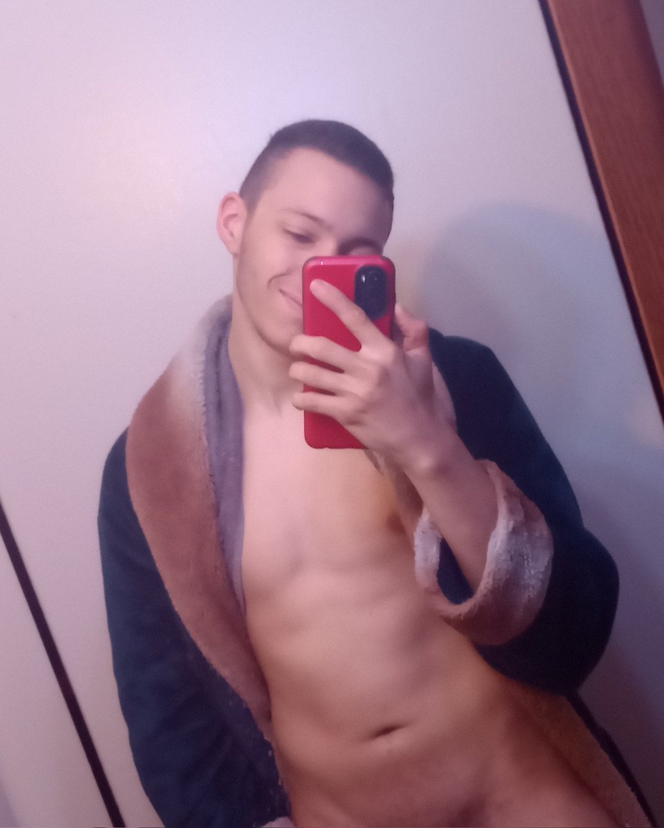 raykshire's tweet photo. Definitely seeing some definition coming through, really proud of my progress. I can't wait to start working out again after all my bs is handled. https://t.co/IGsLlQXUd2