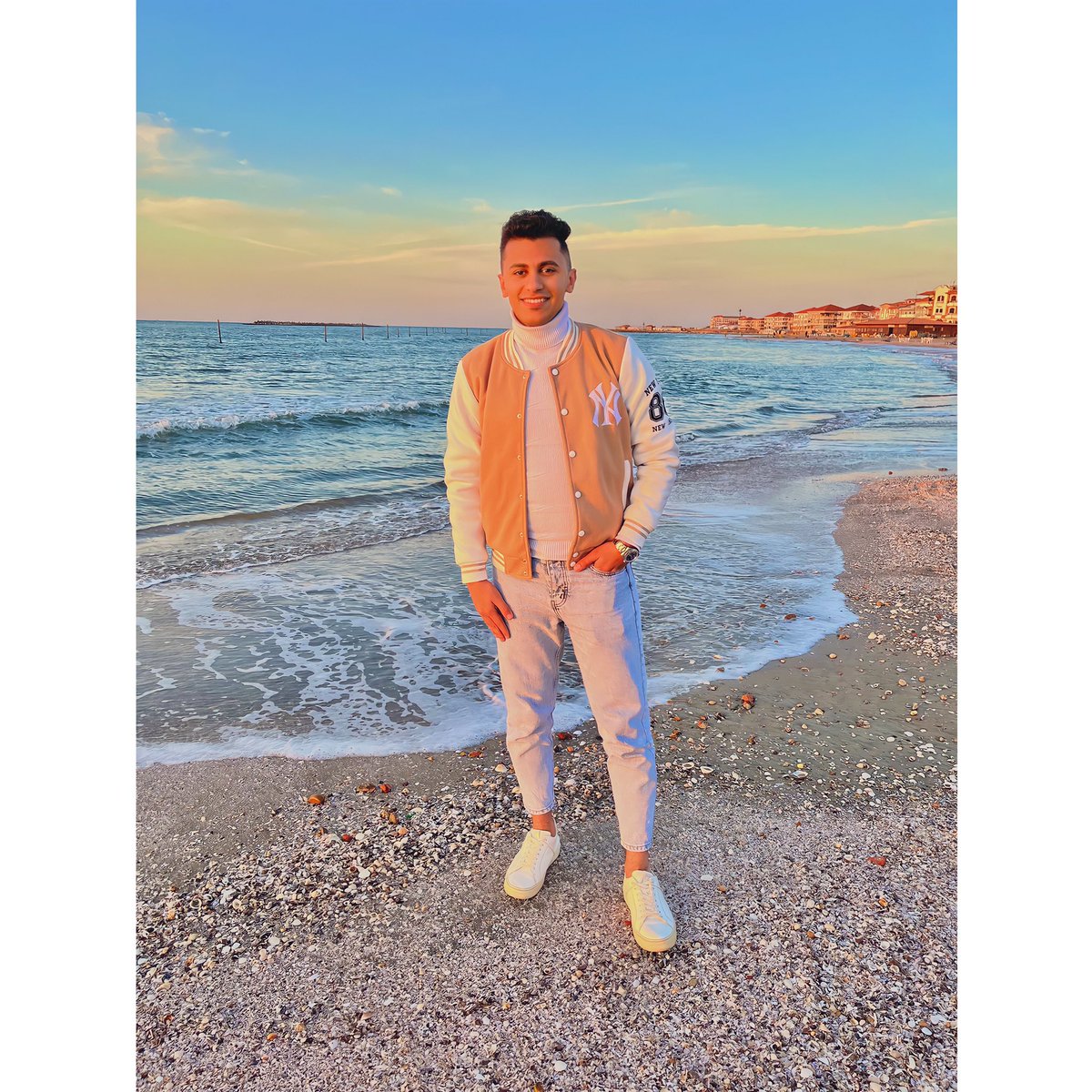 Al5amisy's tweet photo. It’s my 25 birthday 🎉🤍✨
ليت الشباب يعود يوماً !! 🤷‍♂️😂 https://t.co/kv3daw1iID
