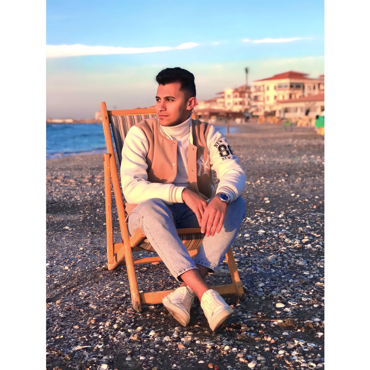 Al5amisy's tweet photo. It’s my 25 birthday 🎉🤍✨
ليت الشباب يعود يوماً !! 🤷‍♂️😂 https://t.co/kv3daw1iID