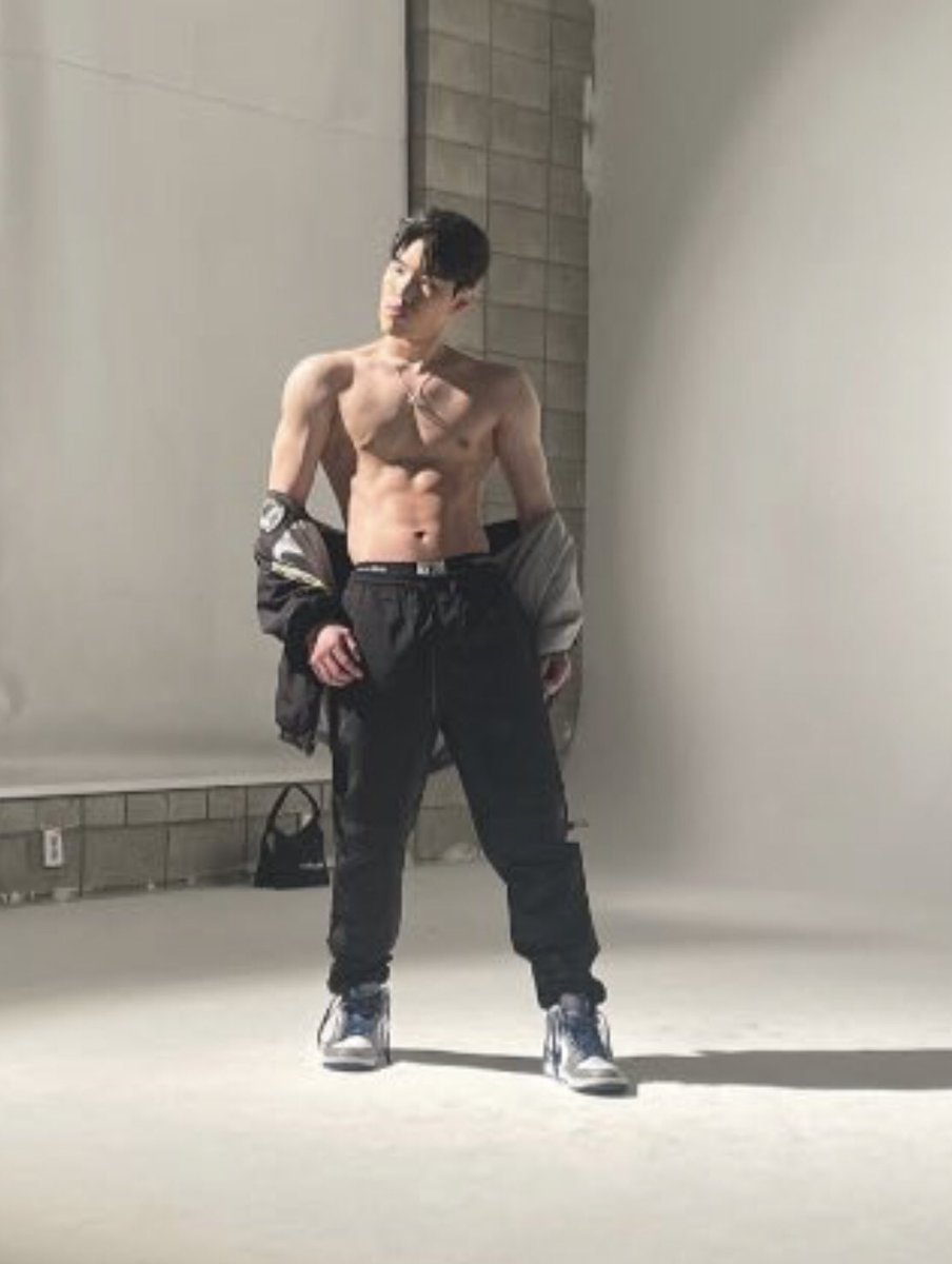 1O1Oarts's tweet photo. Real life Lee Sin 🐅

#T1WIN #Oner #오너 #문현준 https://t.co/Jf7ryjGKlX