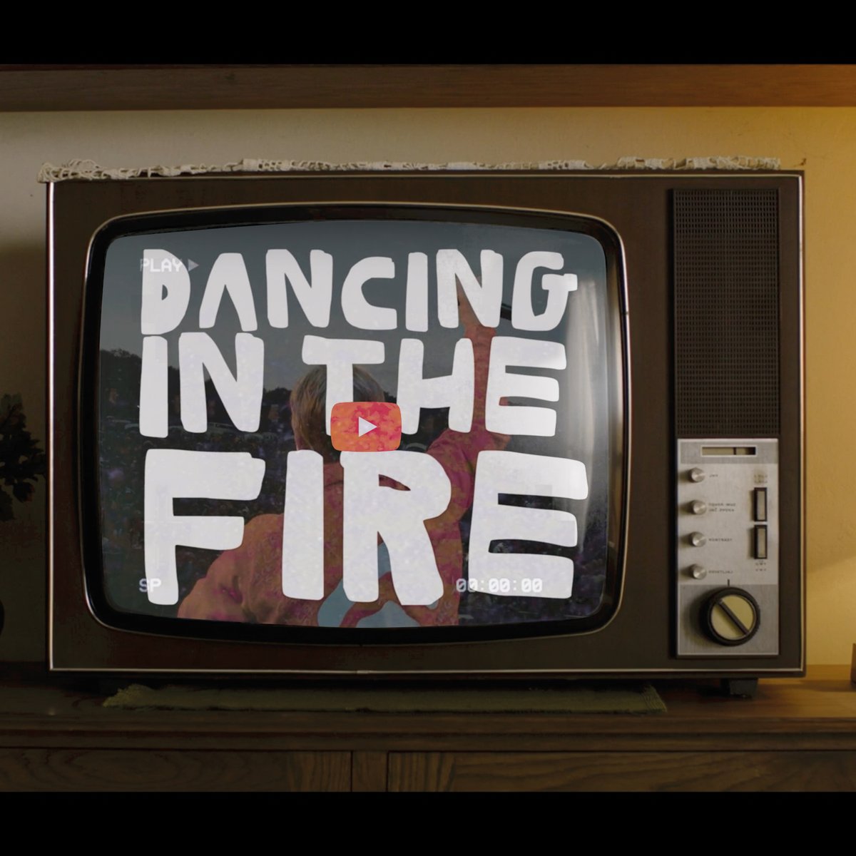 I wanted to share this absorbing documentary on the making of Martin Smith’s album, Dancing in the Fire. It was a true joy to be Executive Producer on this project and see it come to life... lesmoir.com/news/blog/7191…