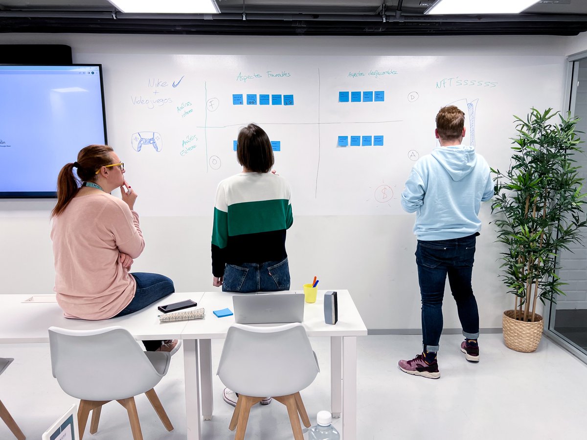immuneinstitute's tweet photo. 💻 📐En el Bootcamp de Diseño UX/ UI hasta las paredes se aprovechan para aprender y trabajar en equipo.
¡Reserva tu plaza! Nueva convocatoria en junio⏬
https://t.co/Mdduvauhcp
#ChangeTheCourse #TalentoTech #uxui #design https://t.co/6YmDl3Jhjv