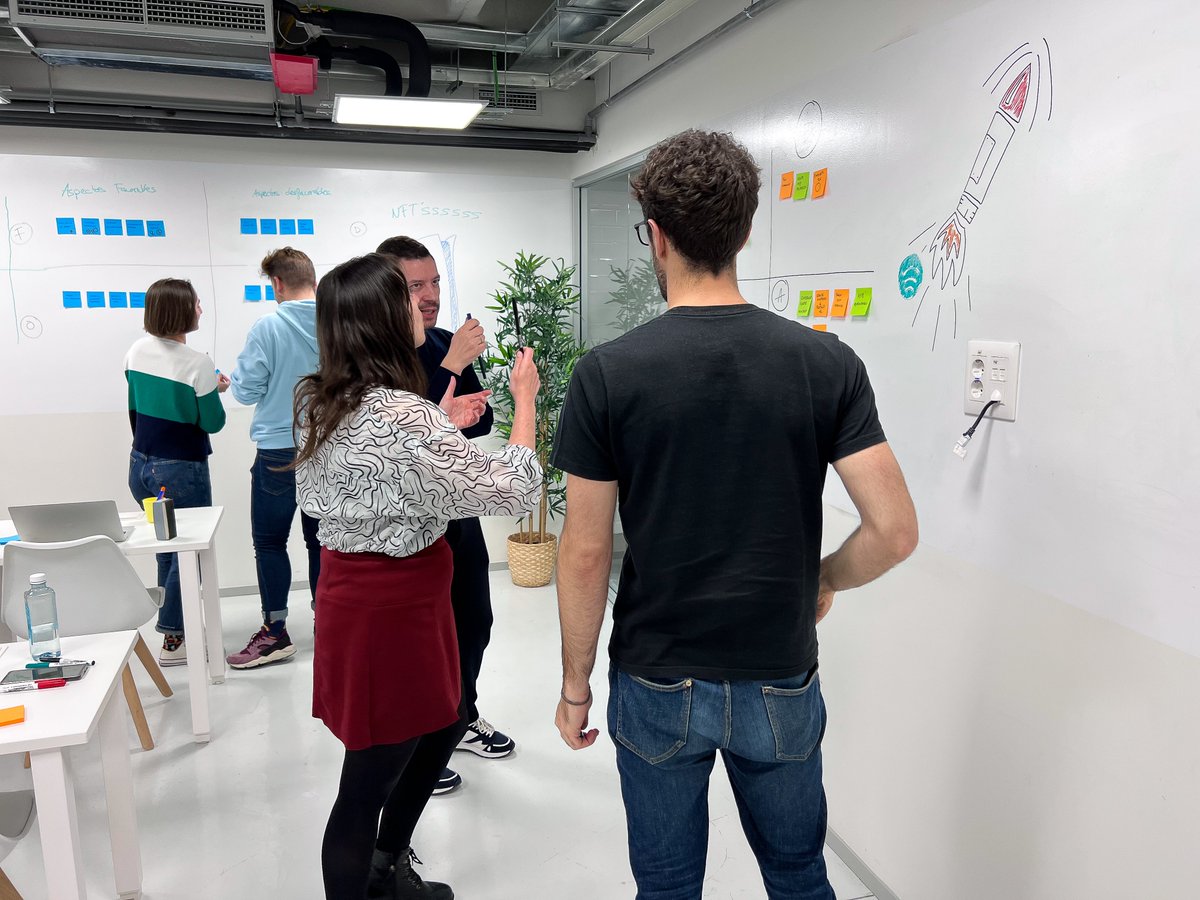 immuneinstitute's tweet photo. 💻 📐En el Bootcamp de Diseño UX/ UI hasta las paredes se aprovechan para aprender y trabajar en equipo.
¡Reserva tu plaza! Nueva convocatoria en junio⏬
https://t.co/Mdduvauhcp
#ChangeTheCourse #TalentoTech #uxui #design https://t.co/6YmDl3Jhjv